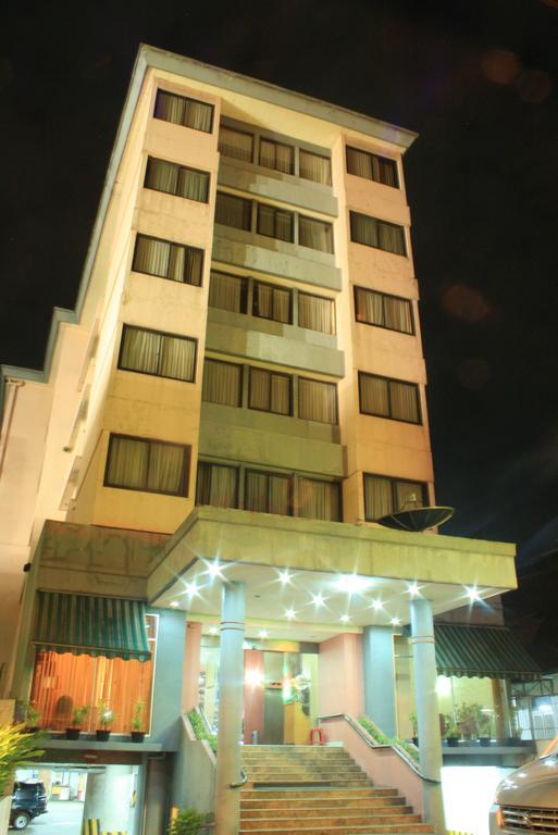 Hotel Royal Merdeka Bandung Zewnętrze zdjęcie